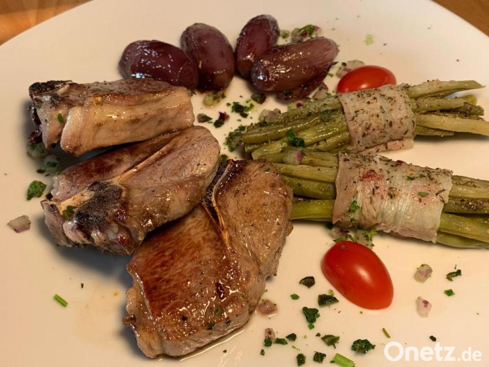 Lammkoteletts mit grünen Bohnen und Rotweinschalotten | Onetz Lammkoteletts mit grünen Bohnen und Rotweinschalotten | Onetz