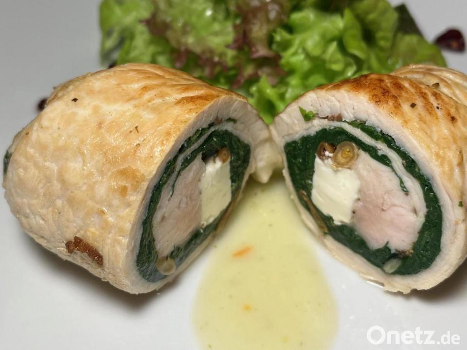 Putenroulade mit einer Spinat-Käse-Füllung | Onetz