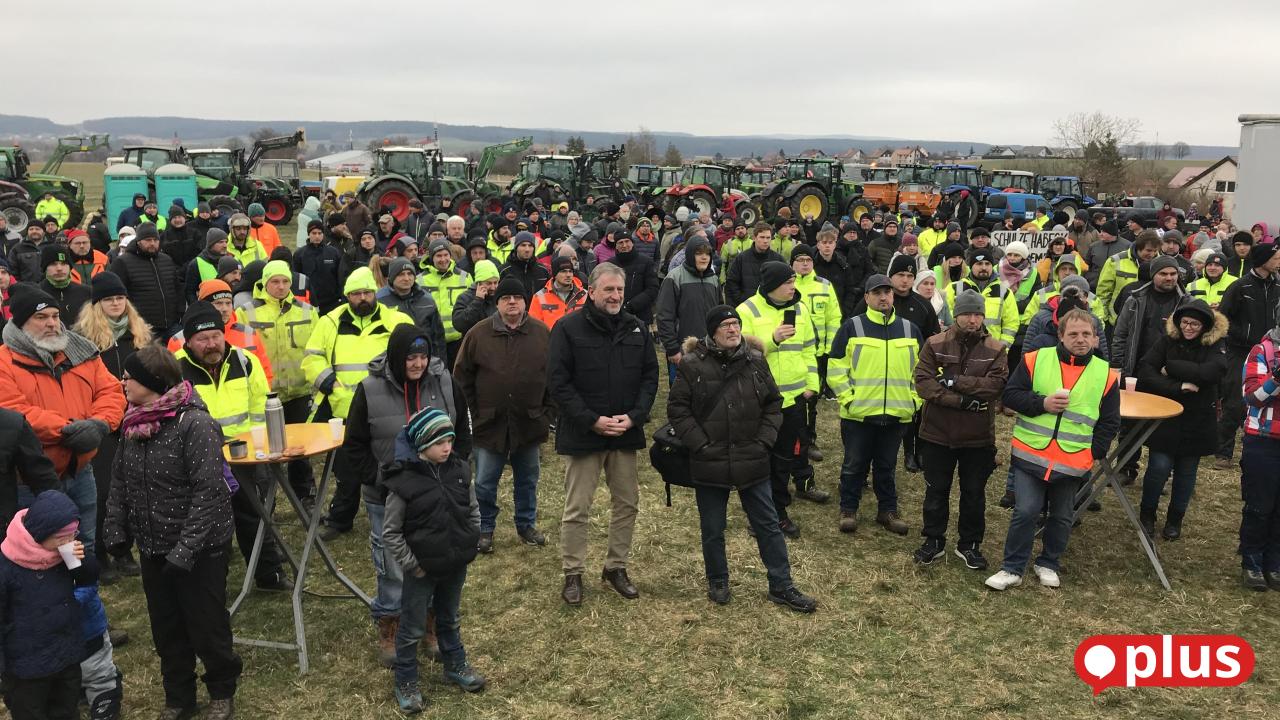 arbeiter bauern nehmt die gewehre