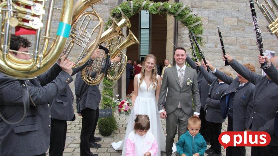 Anna-Maria Gmeiner and Christian Schmeller get married in Johannisthal