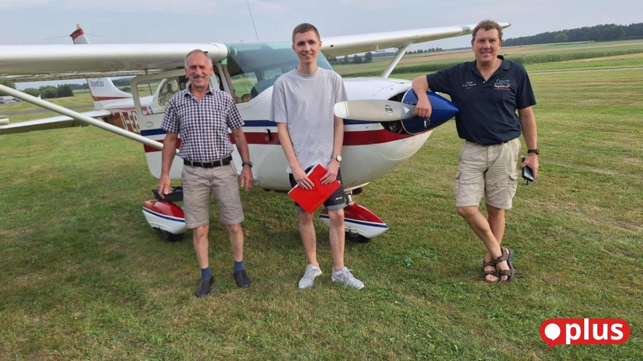 Nine air observers take off from Weiden for their missions