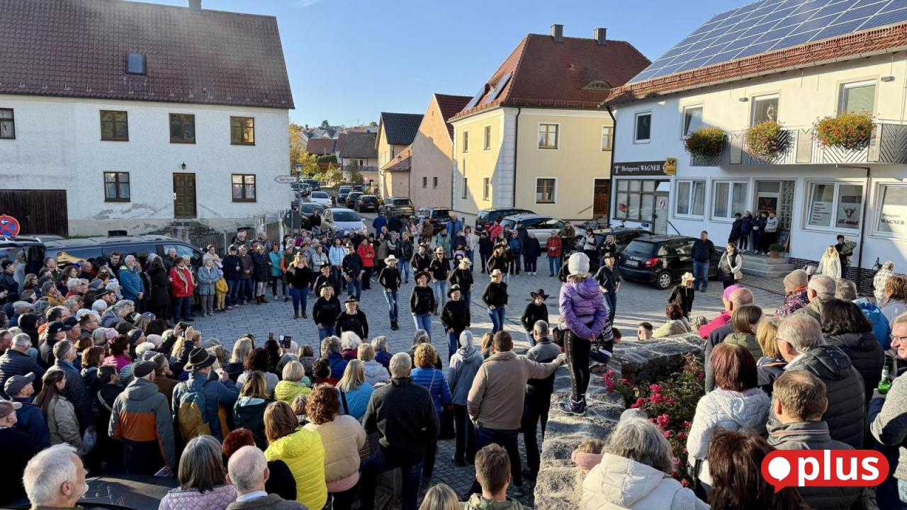Hubertusmarkt-in-Wutschdorf-Sonnenschein-Line-Dance-und-regionale-Spezialit-ten