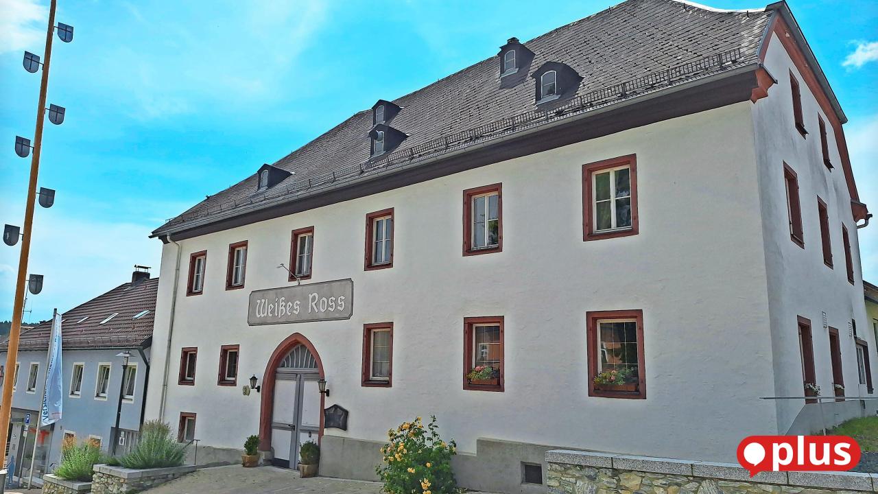 -Wei-es-Ross-in-Thiersheim-bleibt-geschlossen