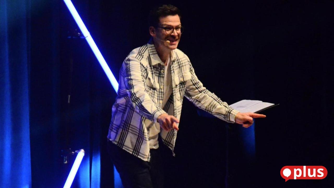 Martin Frank's rural charm meets sharp jokes in Weiden