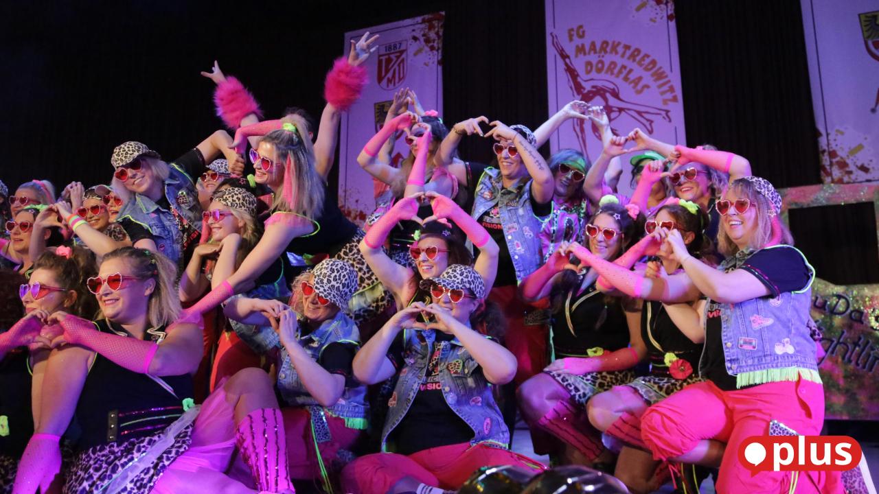 Glimmer-Gloria-und-Gaudi-Mit-Prinzessin-Stefanie-I-und-Prinz-Andr-I-durch-die-Session