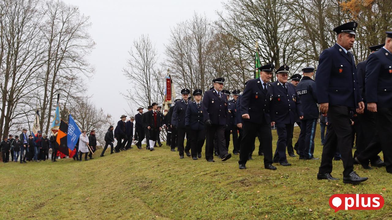 Volkstrauertag-in-Sulzbach-Rosenberg-Erinnern-hei-t-Verantwortung-bernehmen-