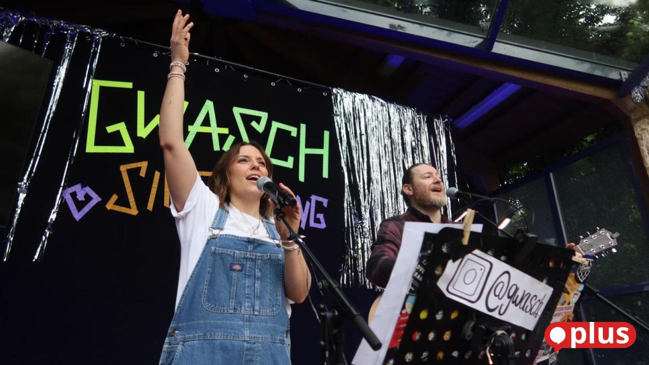Duo-Gwasch-l-dt-zum-Alten-Rathaus-in-Weiden-ein-um-gemeinsam-zu-singen