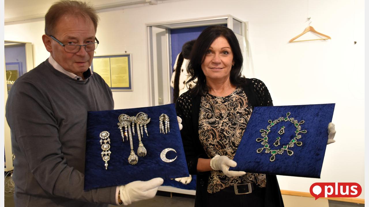 Wie-zwei-im-Louvre-geklaute-Kronjuwelen-ins-Museum-Mitterteich-gekommen-sind