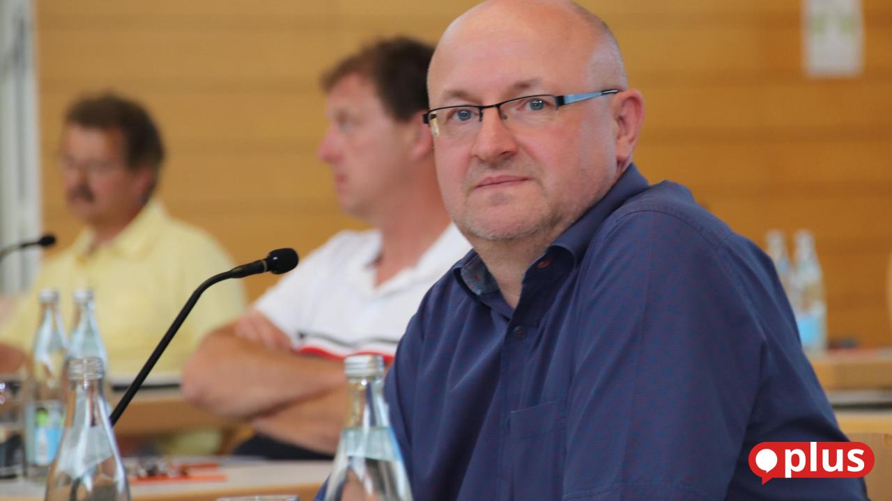 -PW-Vorsitzender-Stangl-u-ert-sich-zu-Gabi-Wittlebens-R-ckzug