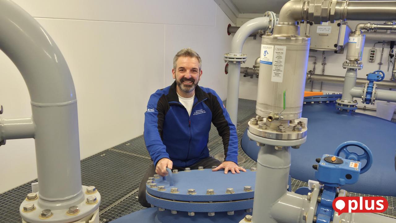 Lehrer-mit-der-blauen-Raute-f-r-Ausbildung-von-Umweltberufen-ausgezeichnet