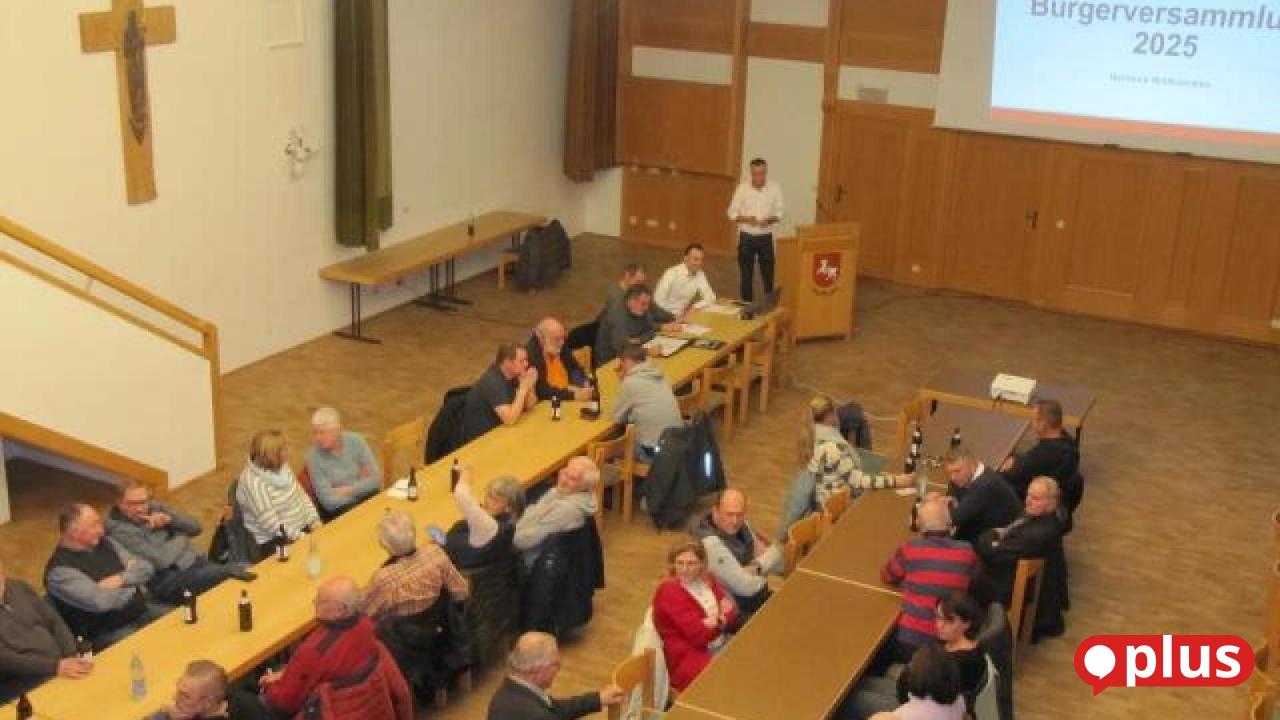 B-rgerversammlung-Hirschau-B-rgermeister-Falk-berichtet-ber-Stadtpl-ne