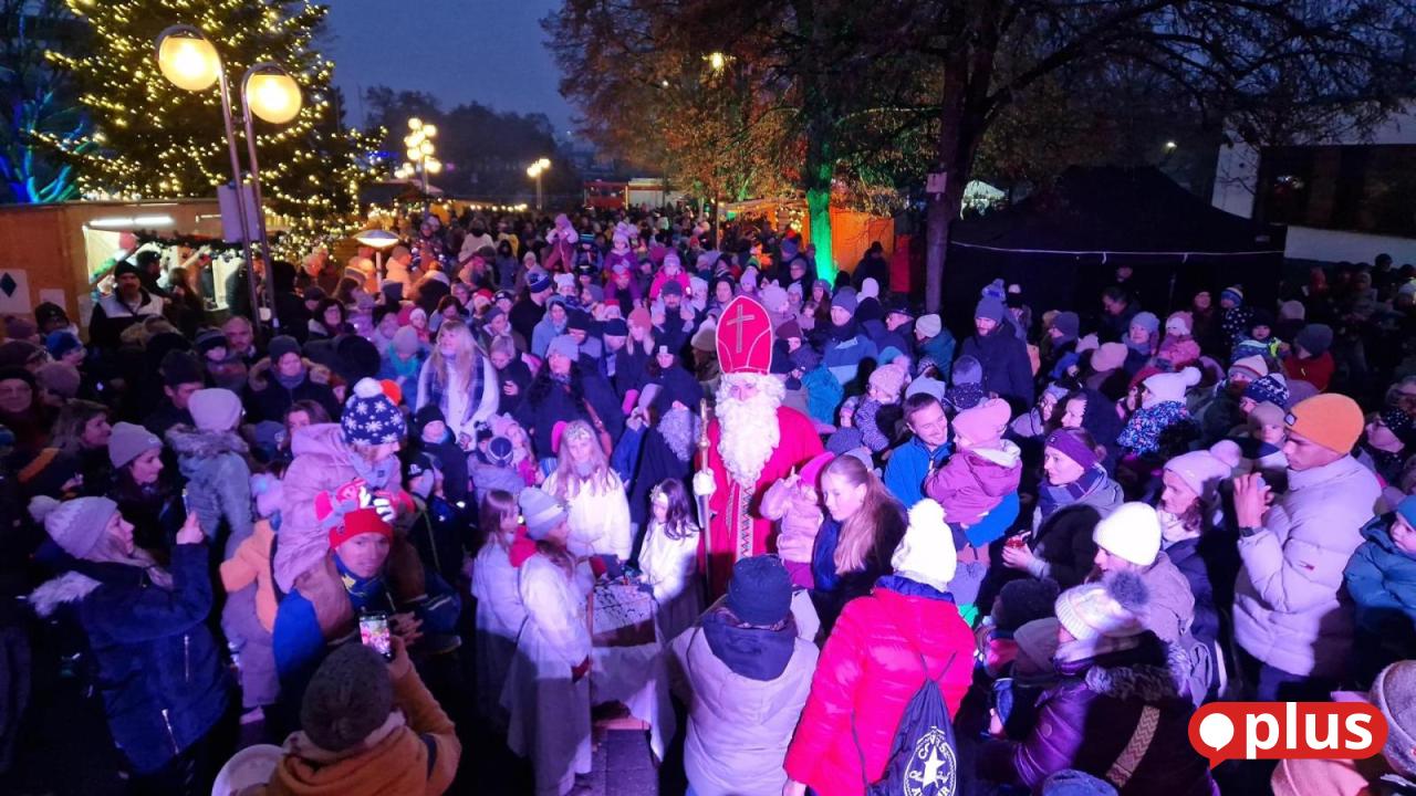 Tausende-Besucher-Schwarzenfelder-Weihnachtsmarkt-wieder-vorweihnachtlicher-Magnet