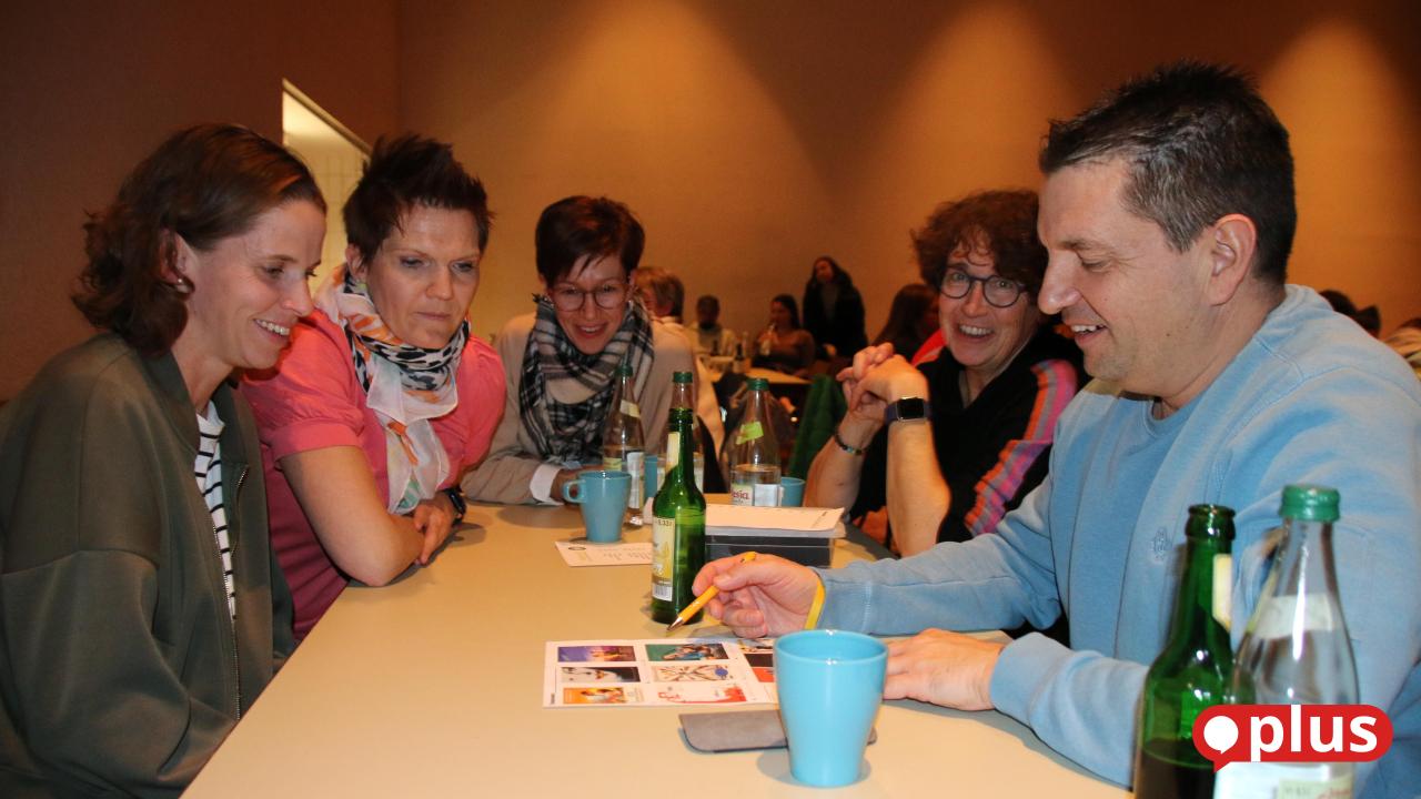 Quiz-Abend-in-Grafenw-hr-33-Teams-k-mpfen-um-die-R-tsel-Krone