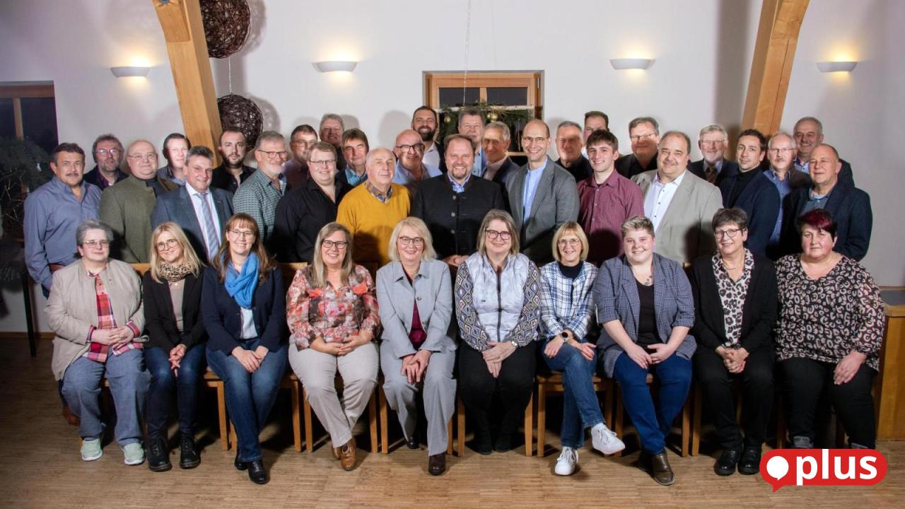 Freie-W-hler-Tirschenreuth-nominieren-50-Kandidaten-f-r-Kreistagswahl