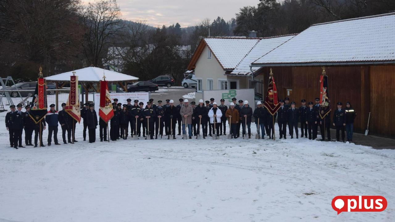 Ein-Novum-im-Landkreis-Markt-Hohenburg-investiert-zeitgleich-in-drei-Feuerwehren