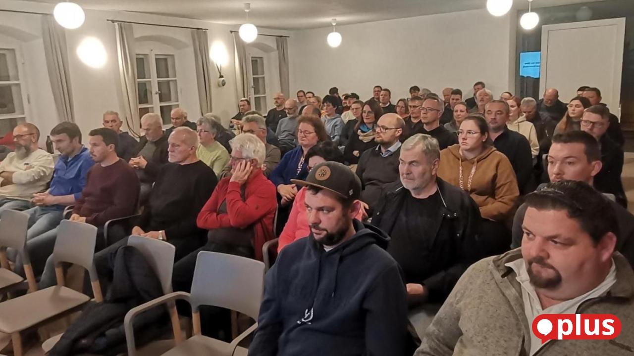 B-rgerversammlung-in-Winklarn-Wohnungsbau-Windkraft-und-finanzielle-Lage