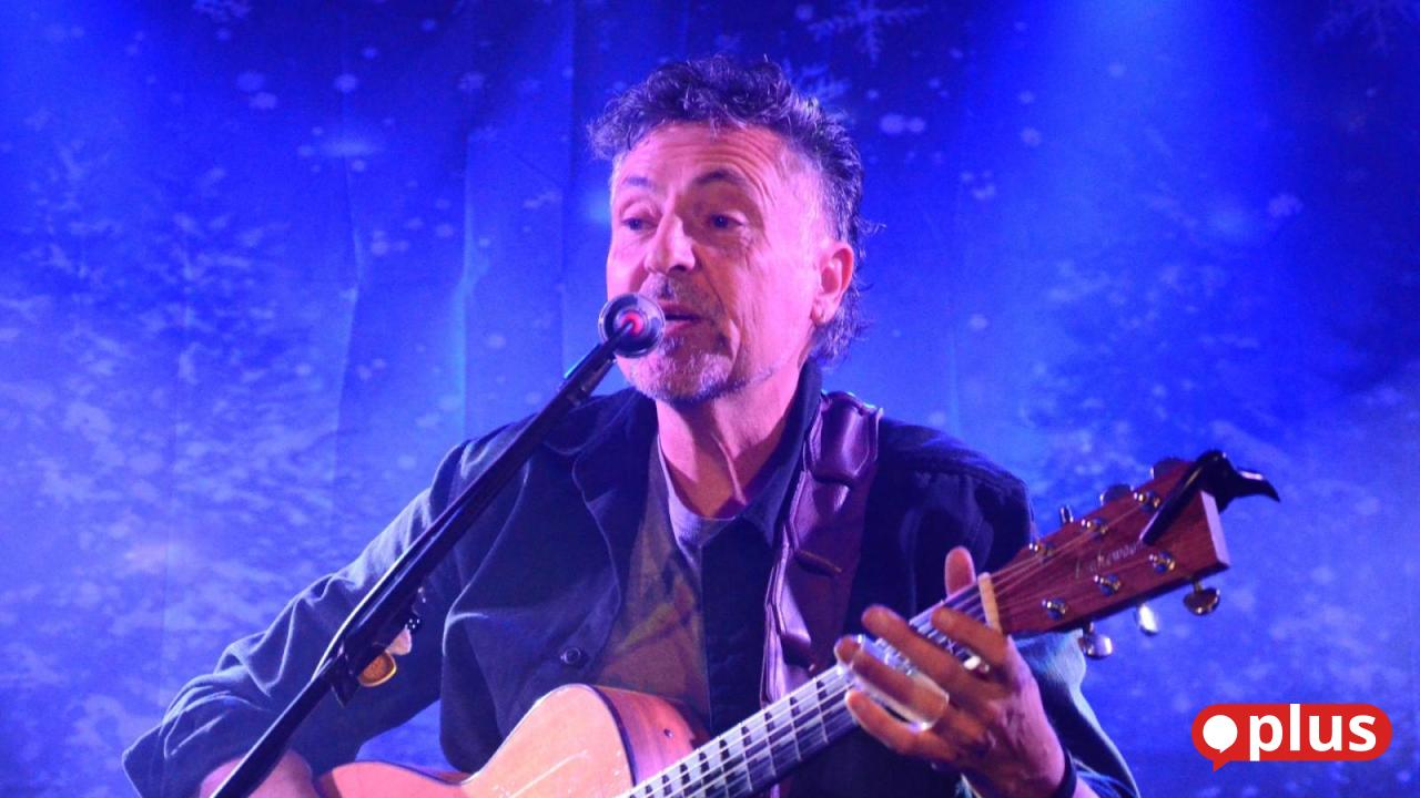 Richie-Necker-verzaubert-den-Kulturbahnhof-Parapluie-in-Weiden-mit-festlicher-Musik