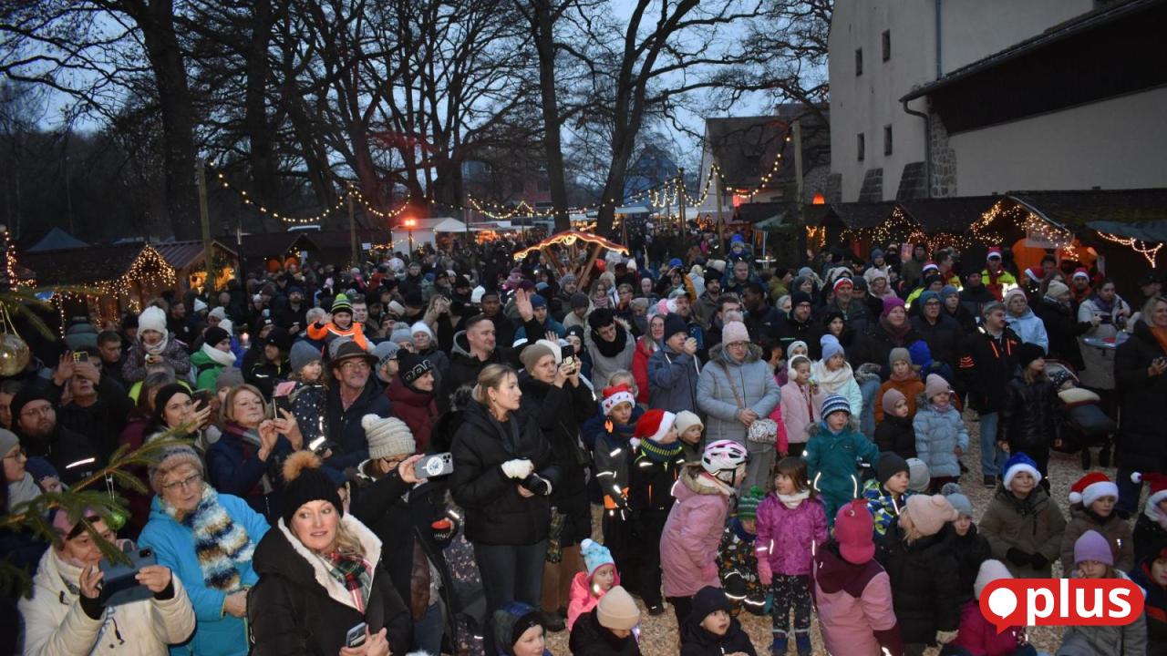 Stimmungsvoller-Oberpf-lzer-Adventsmarkt-in-Grafenw-hr
