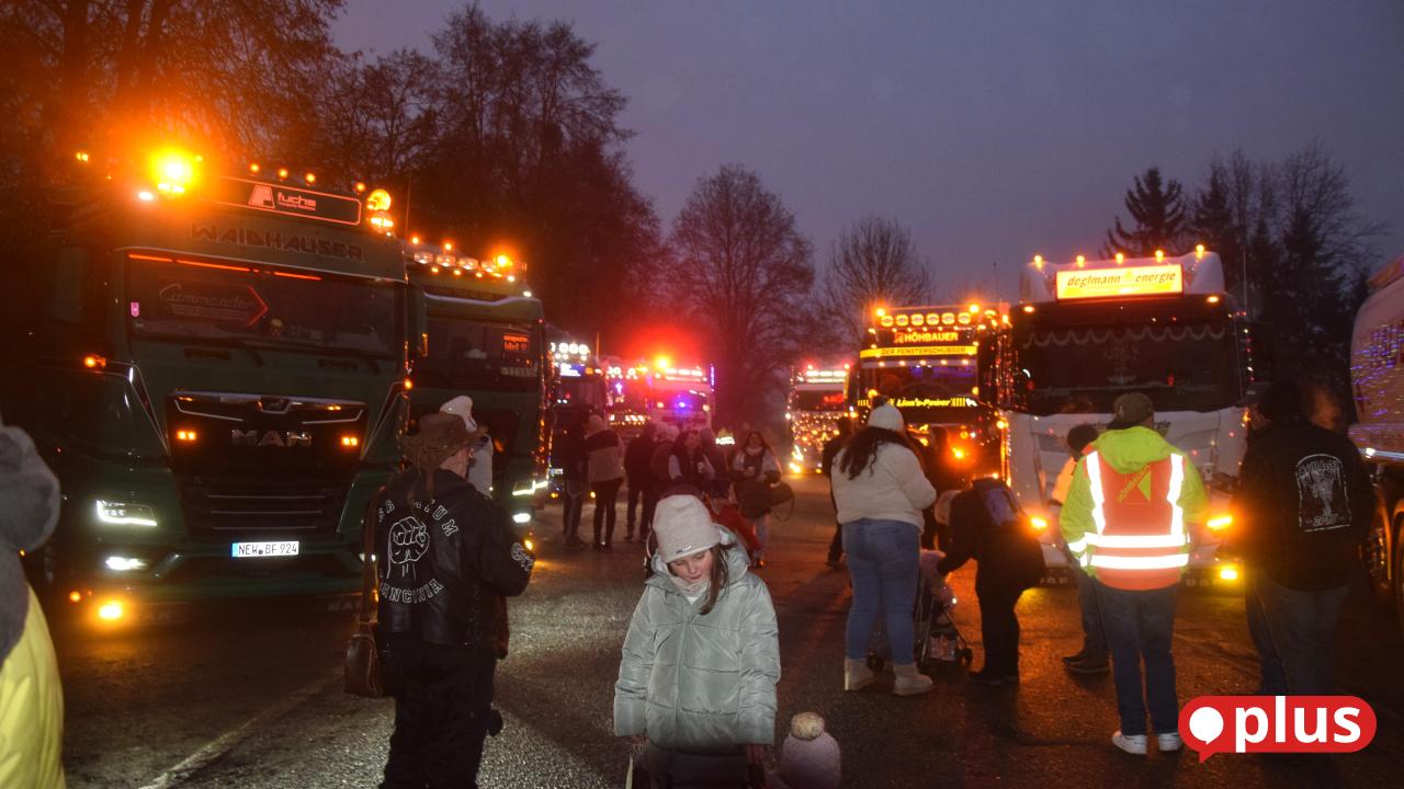 Blinkende-Pickups-beim-Lichterfest-in-Windischeschenbach
