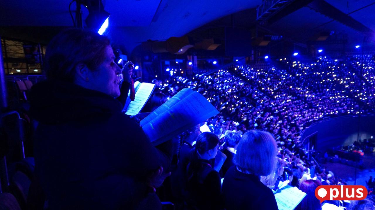 Gemeinschaftserlebnis-mit-2000-Mitwirkenden-Tr-nen-des-Gl-cks-beim-Musical-Bethlehem-