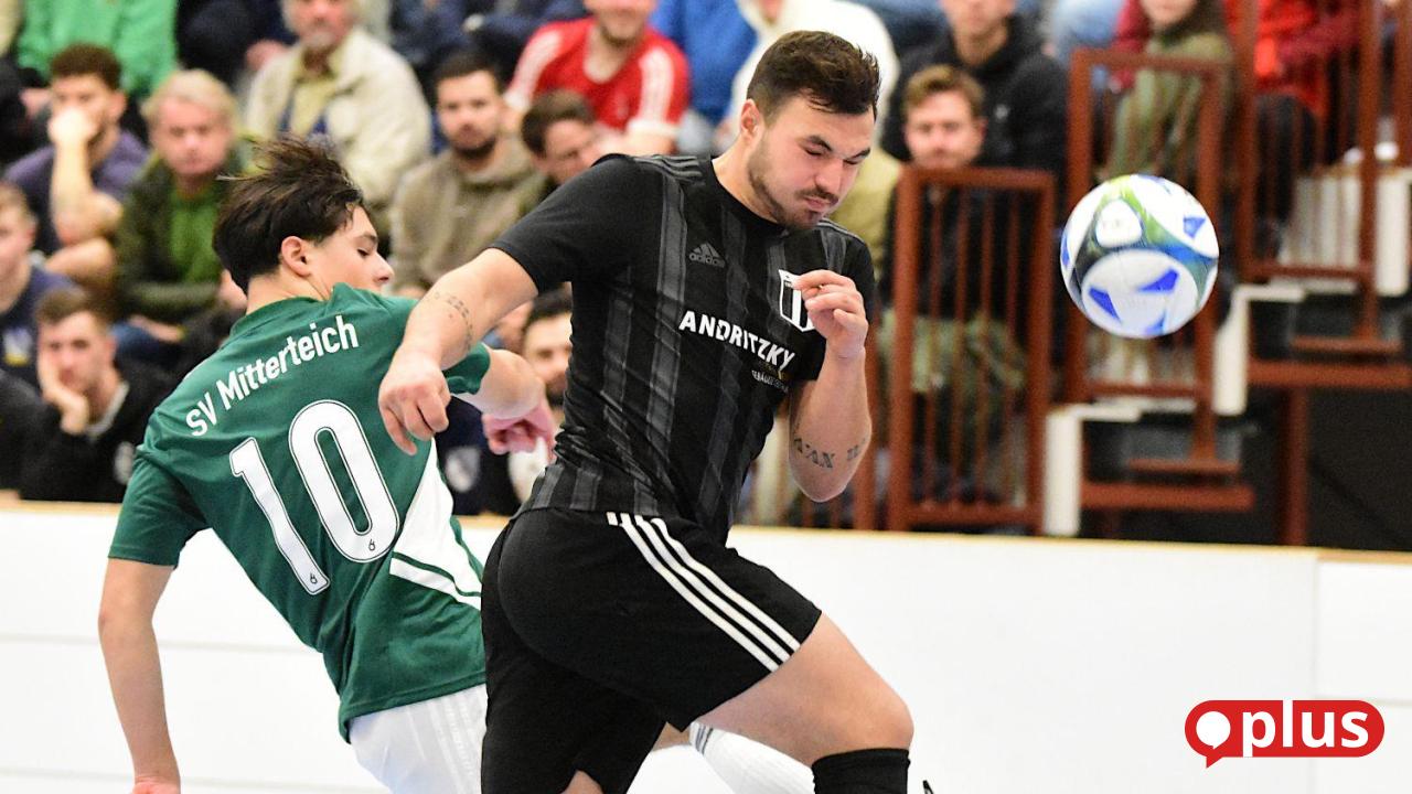 3-IGZ-Karriere-Cup-des-SV-Steinm-hle-Hallfu-ballturnier-in-der-Mitterteicher-Mehrzweckhalle