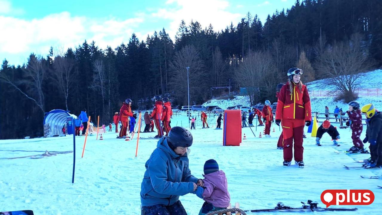 Familienland-Mehlmeisel-bietet-schon-Schneevergn-gen