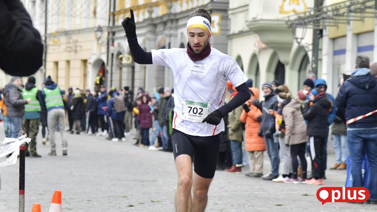 Die-sch-nsten-Bilder-vom-Amberger-Silvesterlauf-2025