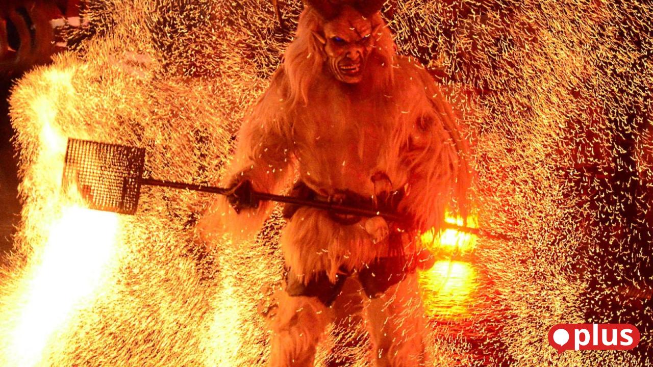 Fiery devils and dark Perchten in Weiden - | Video of the Rauhnachtslauf ...