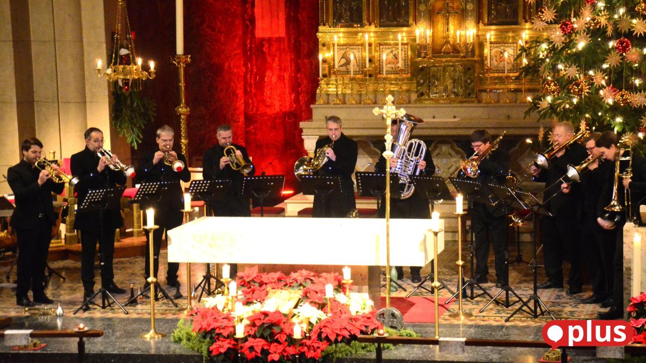 M-chtige-Brasskl-nge-zum-Dreik-nigstag-in-der-Josefskirche