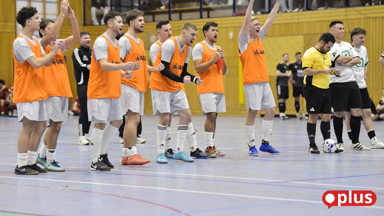 Hallenfu-ball-Impressionen-von-der-Amberger-Stadtmeisterschaft