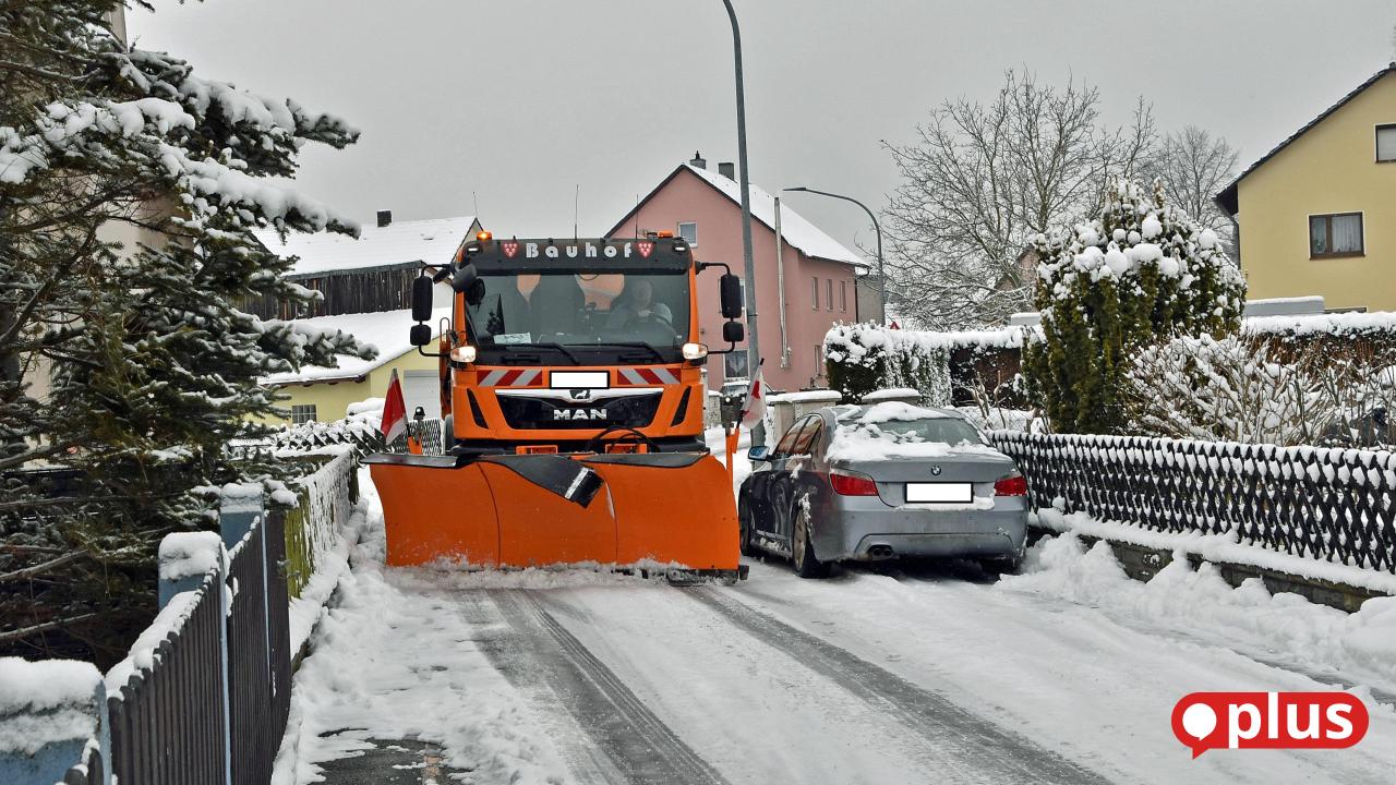 -Leute-schreien-ins-Telefon-Was-Winterdienst-und-M-llabfuhr-bei-Schnee-und-Eis-mitmachen