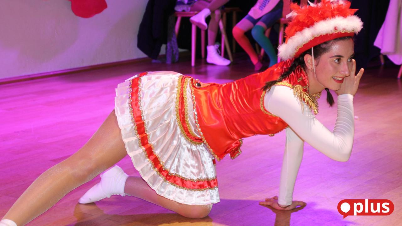 M-hringer-Funkenmariechen-Lucy-Fr-tschl-h-rt-nach-dieser-Faschingssession-auf