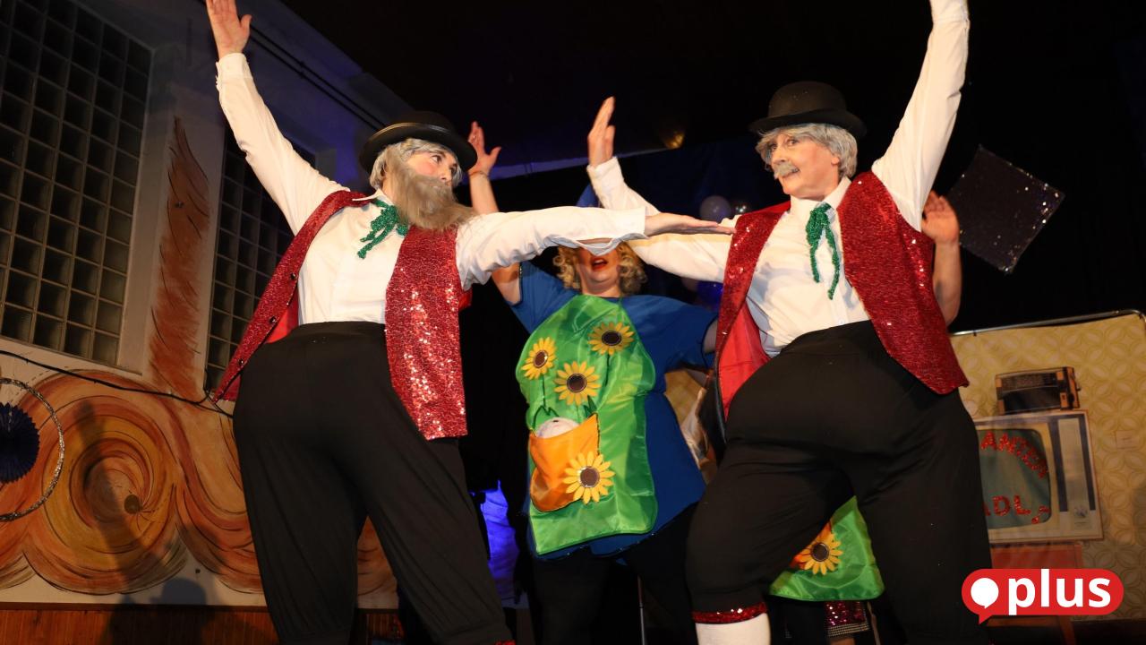 Spektakul-re-Show-bei-Prunksitzungen-der-Helenesia-Mehlmeisel