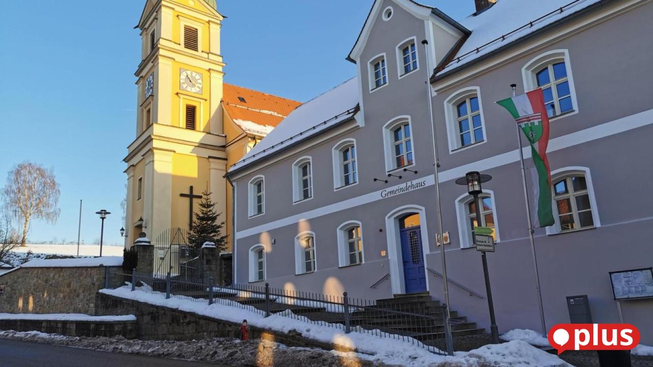 Spannender-Wahltag-in-Teunz-F-nf-Listen-und-zwei-B-rgermeisterkandidaten