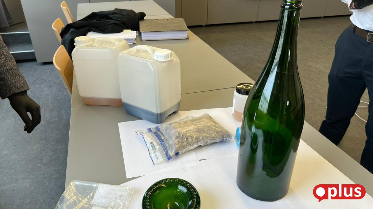 Champagner-Prozess-So-soll-die-Droge-in-die-versiegelte-Flasche-gekommen-sein