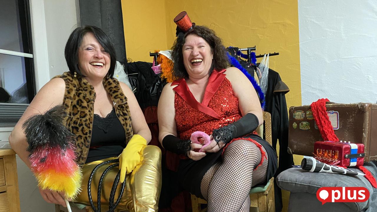 Reeperbahn-in-Weihern-Blumenmeer-in-Nabburg-Im-Fasching-ist-das-Motto-Trumpf