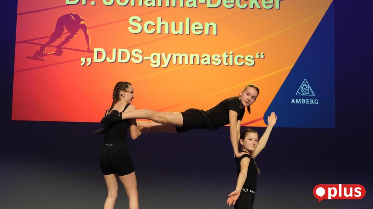 Amberger-Schulmannschaften-f-r-Erfolg-bei-Schulsportwettk-mpfen-geehrt