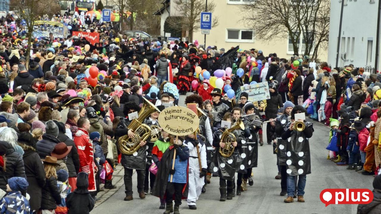 Bunter-Gaudiwurm-am-Faschingsdienstag-in-Freudenberg