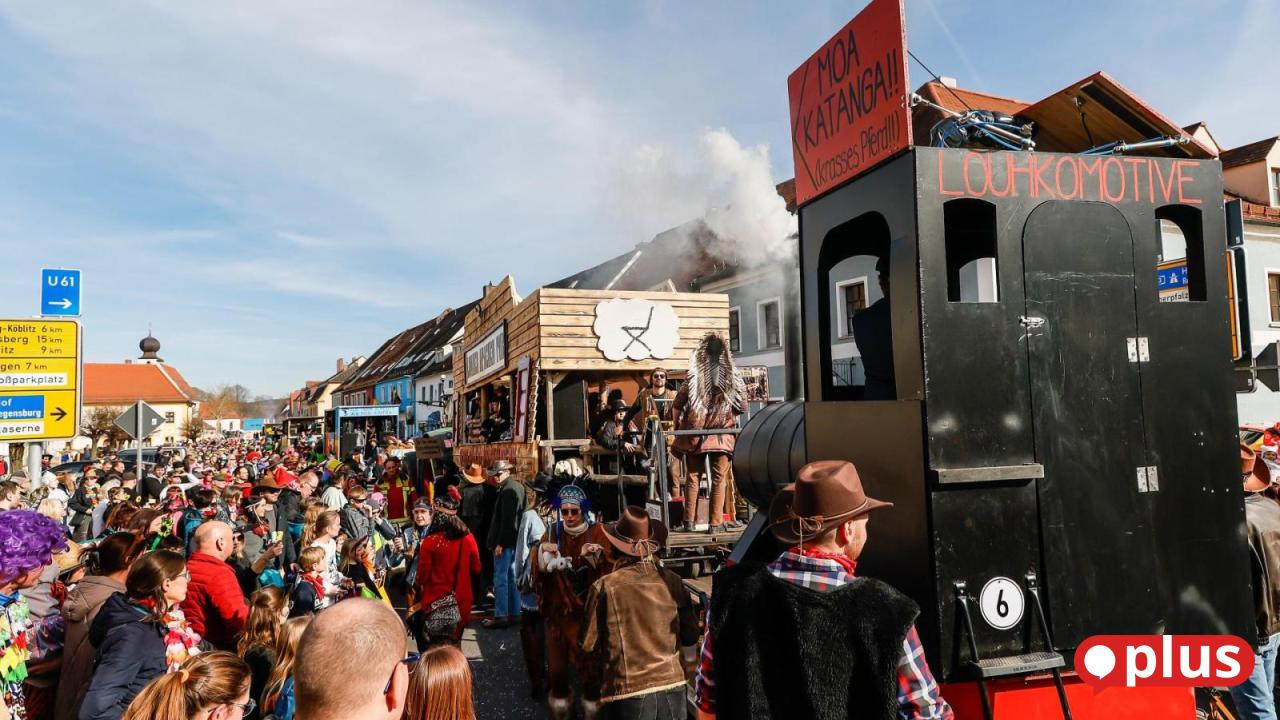 Pfreimder-Gaudiwurm-Faschingsfinale-mit-gro-er-Party-am-Marktplatz