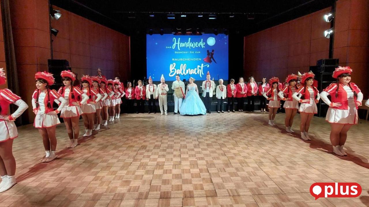 Rauschende-Ballnacht-Kreishandwerkerschaft-feiert-mit-420-G-sten-im-ACC