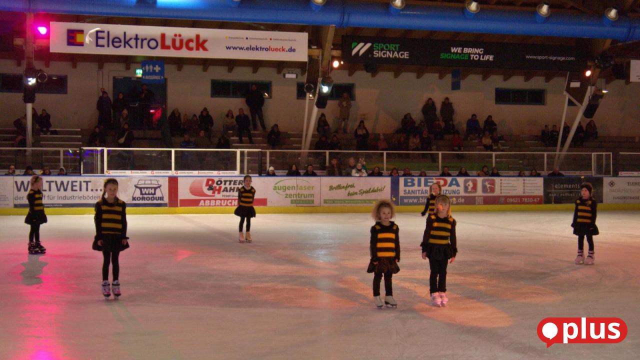 Buntes-Neujahrschaulaufen-in-Amberg-Eistanzabteilung-beweist-Kreativit-t