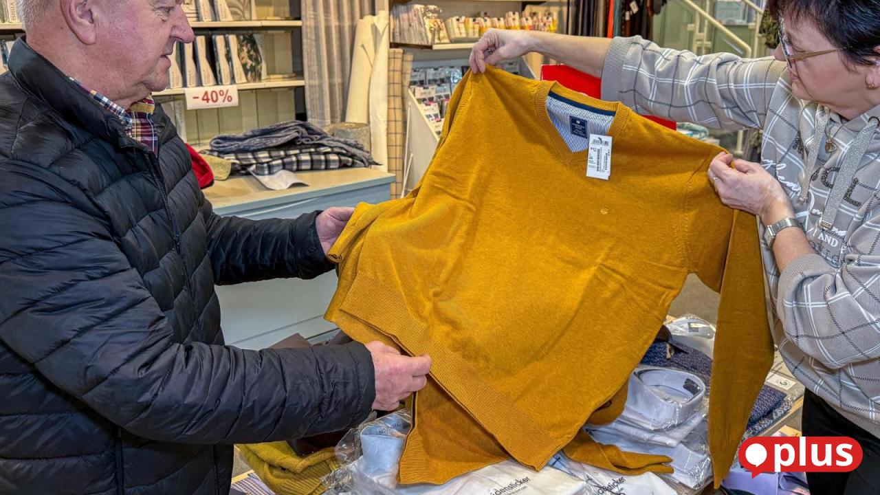 Schn-ppchenj-ger-kaufen-Carl-Schmidt-leer-So-l-uft-der-R-umungsverkauf-in-Sulzbach-Rosenberg