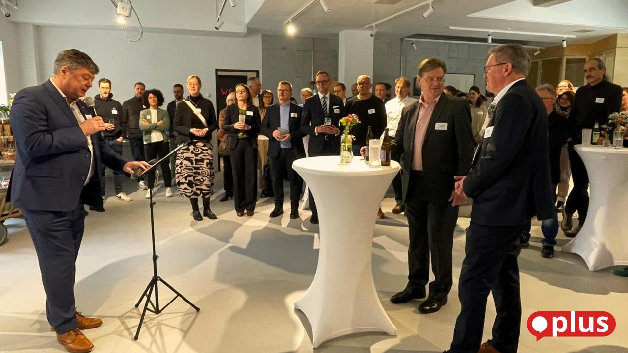 -Stadtlabor-plus-der-Wirtschaftsf-rderung-in-den-Drei-H-fen-in-Amberg-offiziell-er-ffnet