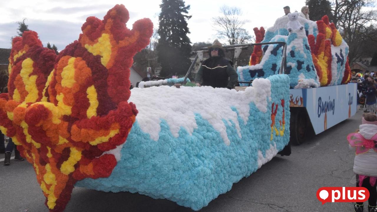 Colorful carnival parade draws thousands to Pleystein