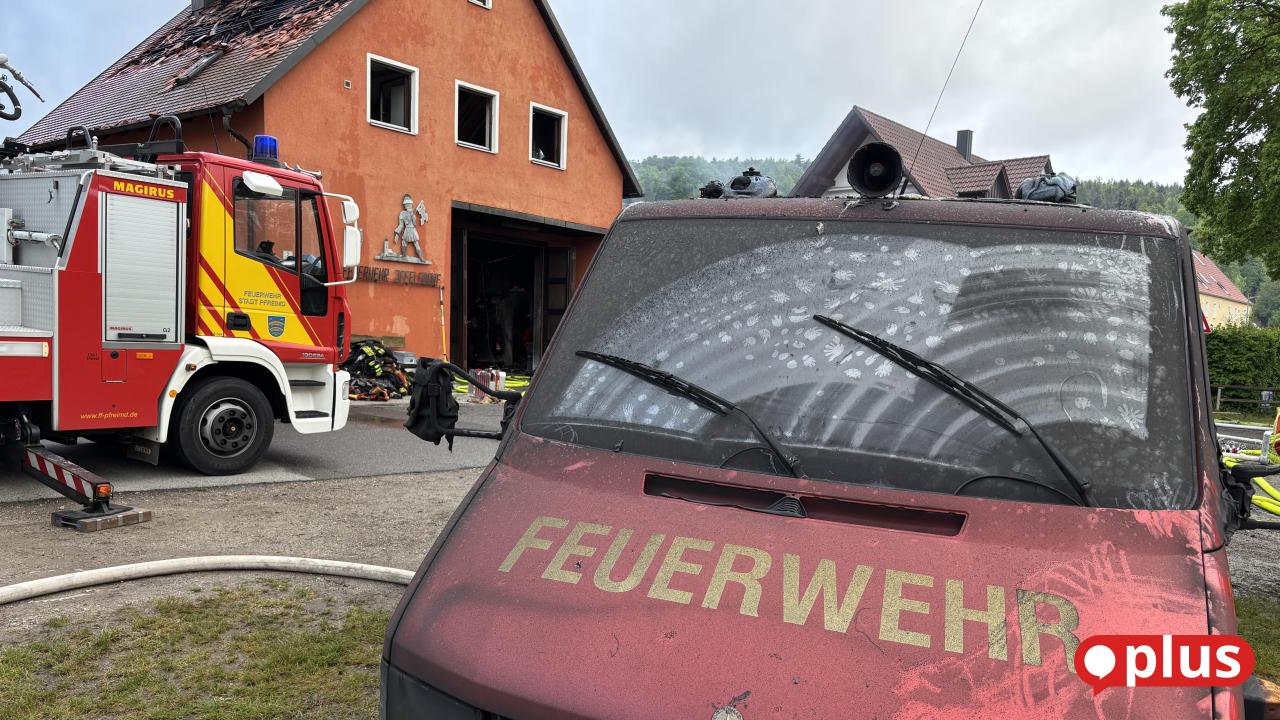 A shocking operation: fire station in Pfreimd completely engulfed in ...
