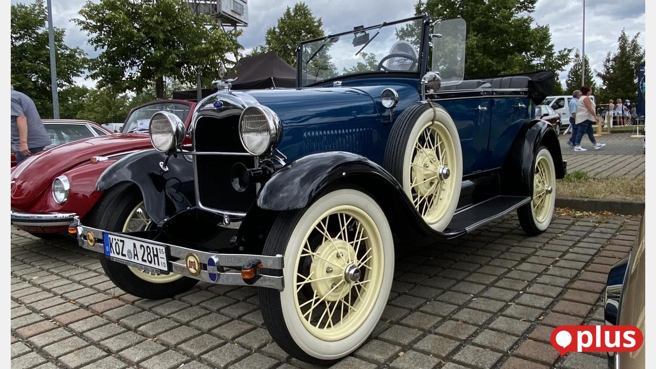 Beetle, Cadillac, Lambo: Classic and vintage car parade attracts 10 ...