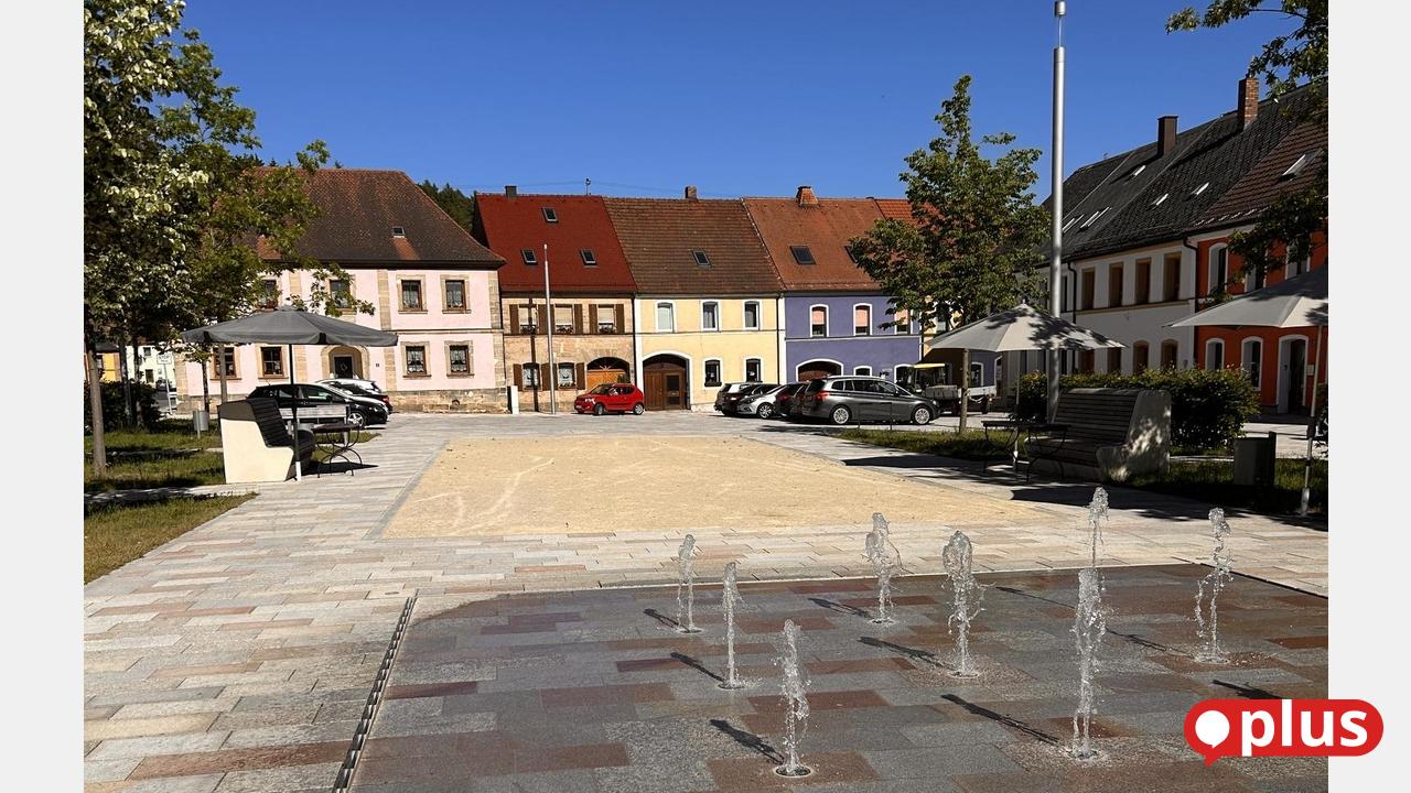 B-rgerfest-in-Neustadt-am-Kulm-Feiern-und-Genuss-auf-frisch-saniertem-Marktplatz