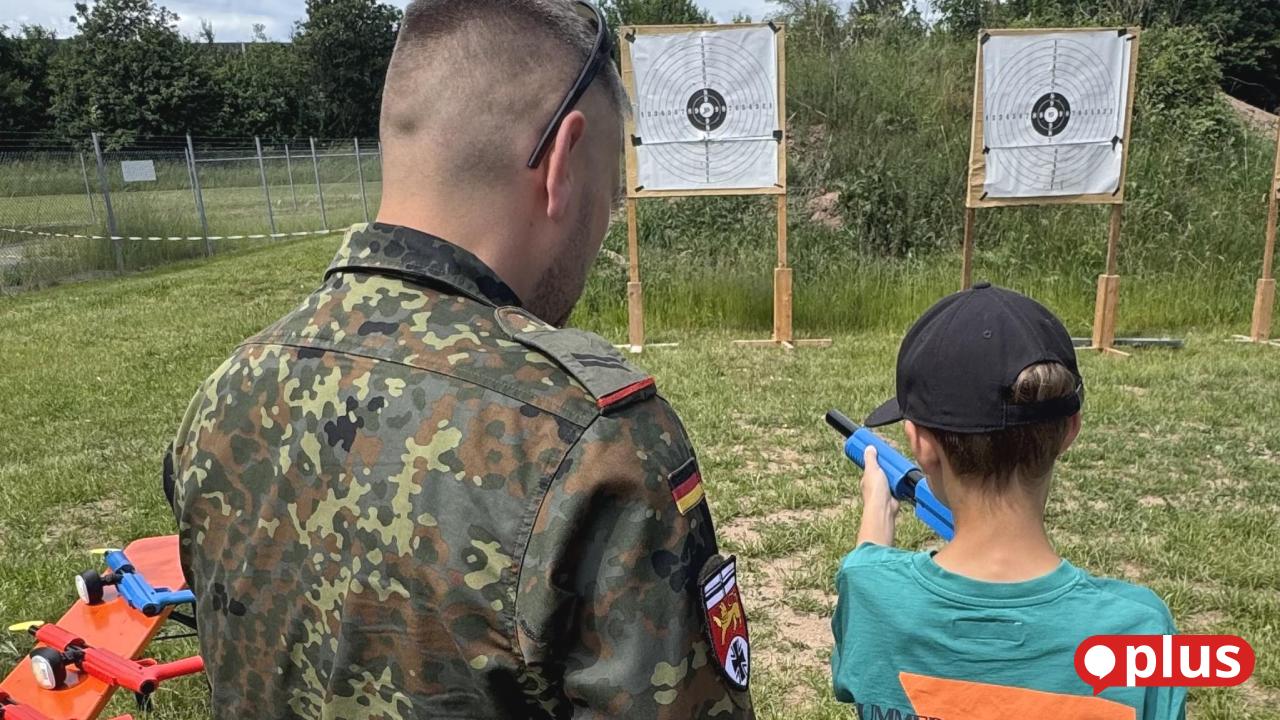 GEW criticizes Bundeswehr appearance at Weiden Children's Festival