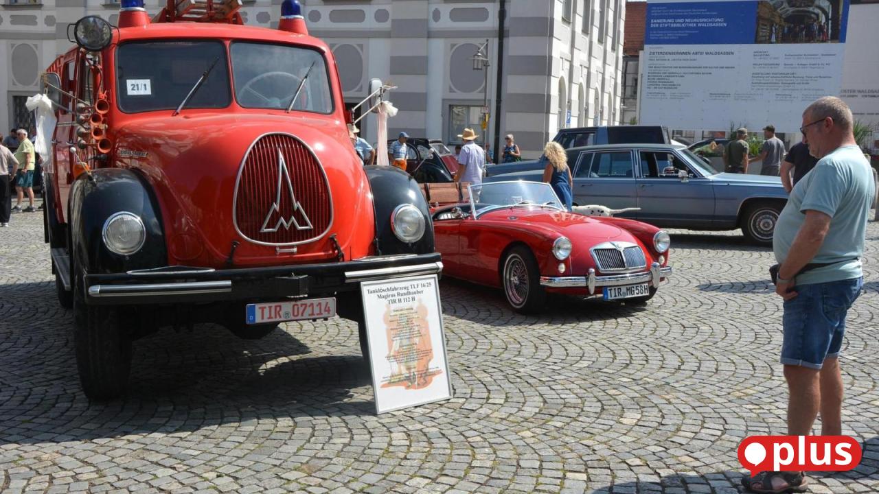 Many classic cars from Chodov at the German-Czech classic car meeting