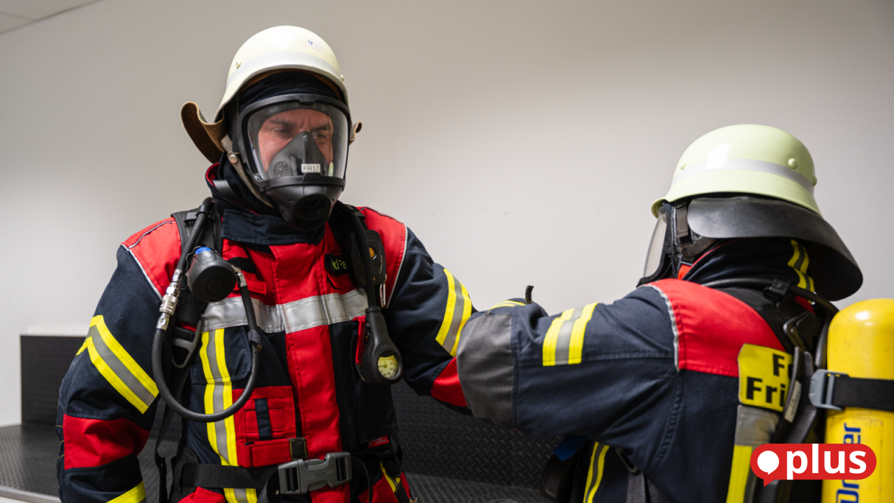 How firefighters train at the breathing apparatus training center in ...